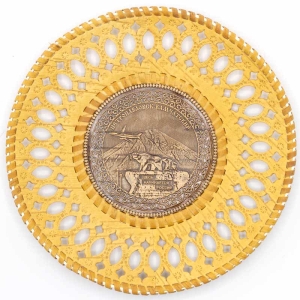 Панно Петропавловск-Камчатский Памятник с медведями круглое резное 2121