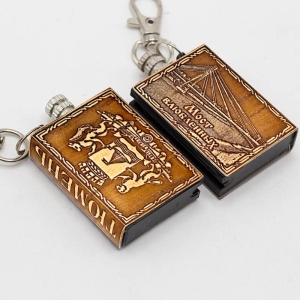 Брелок Тюмень Мост ВлюбленныхГерб Вечная Спичка 3х3,9х1